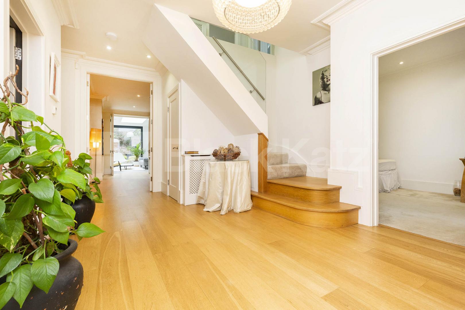 Super 5 bed 2 bath family home with a stunning cinema room and garden Barnet Gate Lane, Arkley Barnet